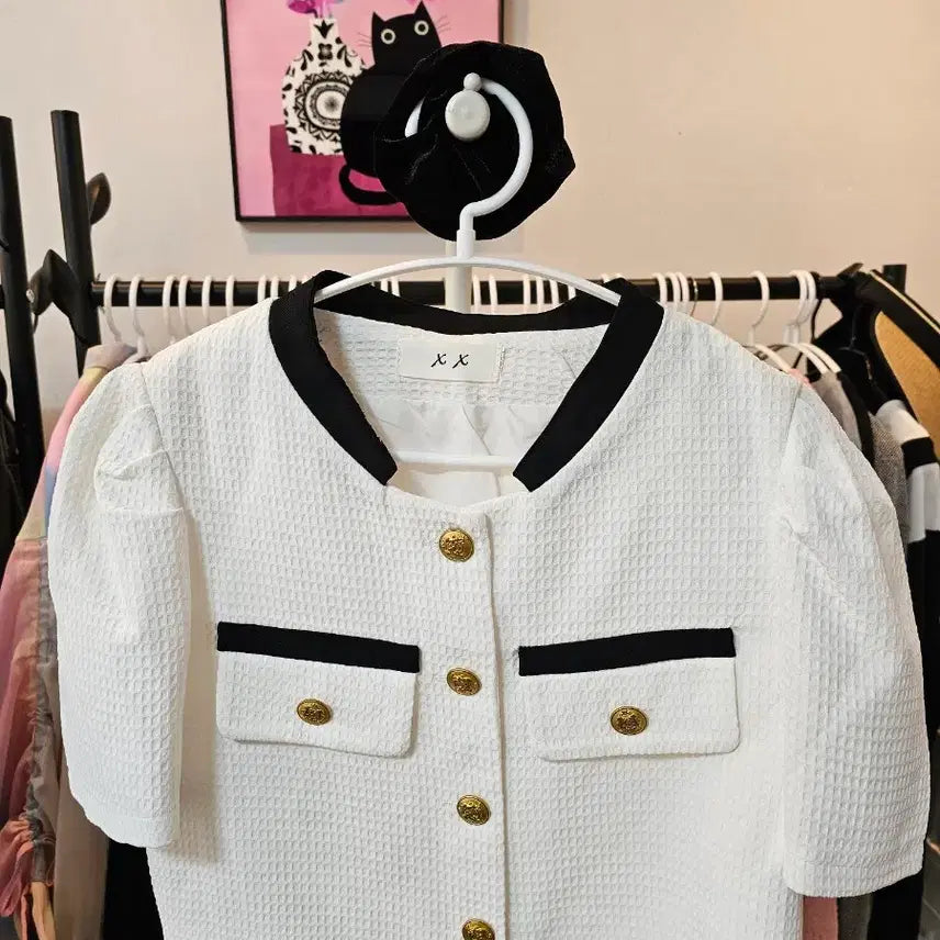 [BUNJANG] White Short-Sleeve Tweed Jacket and Skirt Set with Gold Buttons / 화이트 반팔 트위드 자켓 금장 단추 셋업