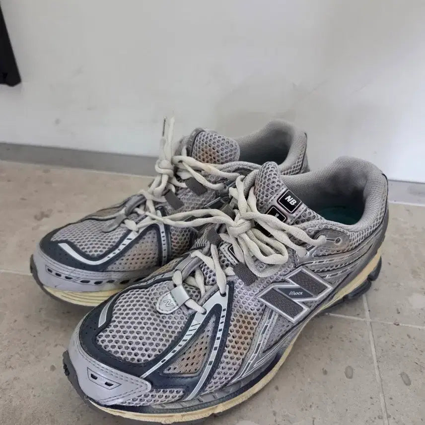 [BUNJANG] New Balance 1906 THISISNEVERTHAT Collaboration Sneakers (Size 270) / 뉴발란스 1906 디스이즈네버댓 270