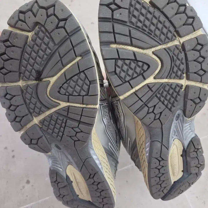 [BUNJANG] New Balance 1906 THISISNEVERTHAT Collaboration Sneakers (Size 270) / 뉴발란스 1906 디스이즈네버댓 270