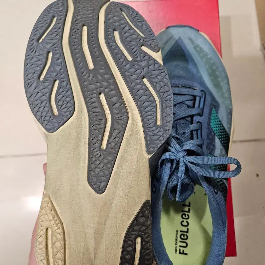 [BUNJANG] New Balance FuelCell Rebel v4 Running Shoes / 뉴발란스 레벨v4 280 판매