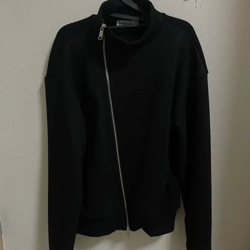 [BUNJANG] Huey Diagonal Zipper Track Top Black (Size 1) / 휴이 사선 지퍼 트랙탑 블랙(1사이즈)