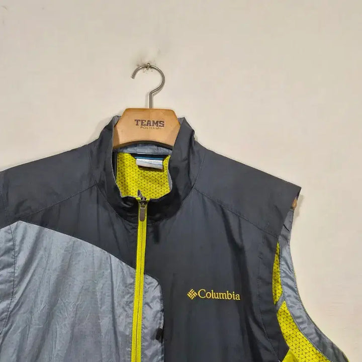 [BUNJANG] Columbia Lightweight Vest / 컨디션 경량 베스트