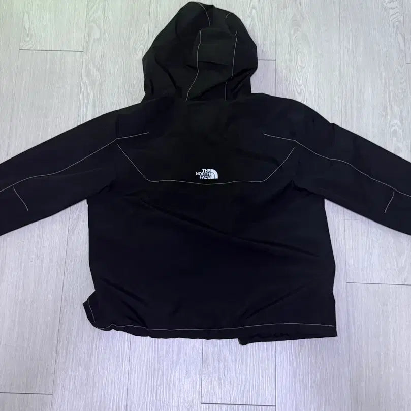 [SOLD OUT] (급처) 새 제품 노스페이스 바람막이