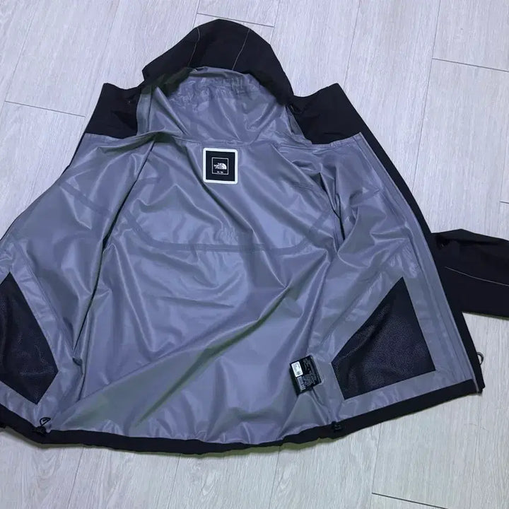 [SOLD OUT] (급처) 새 제품 노스페이스 바람막이