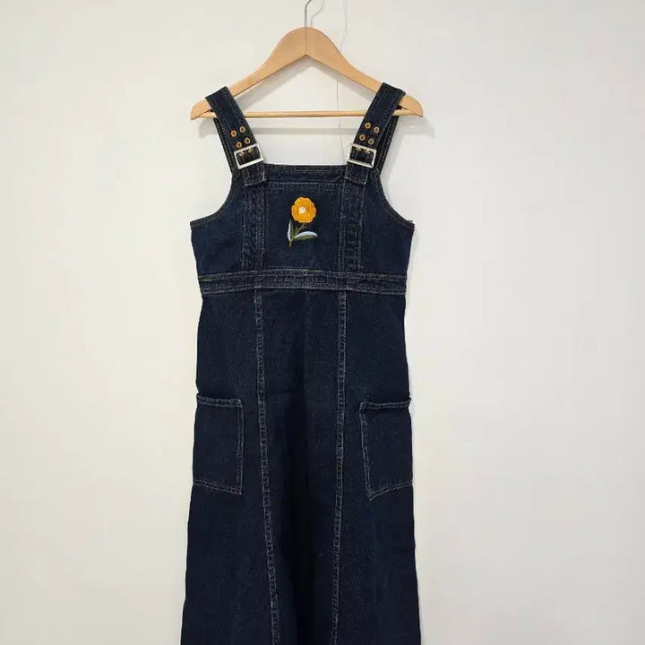 [BUNJANG] Denim Overalls Dress Embroidered Floral / 데님 멜빵 원피스 꽃 자수
