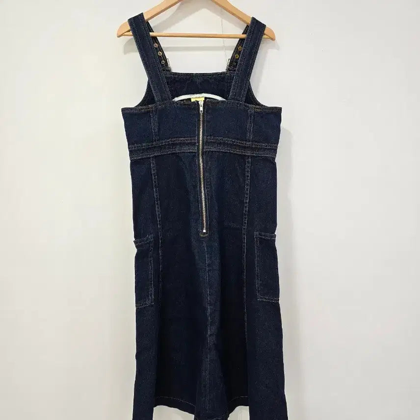 [BUNJANG] Denim Overalls Dress Embroidered Floral / 데님 멜빵 원피스 꽃 자수