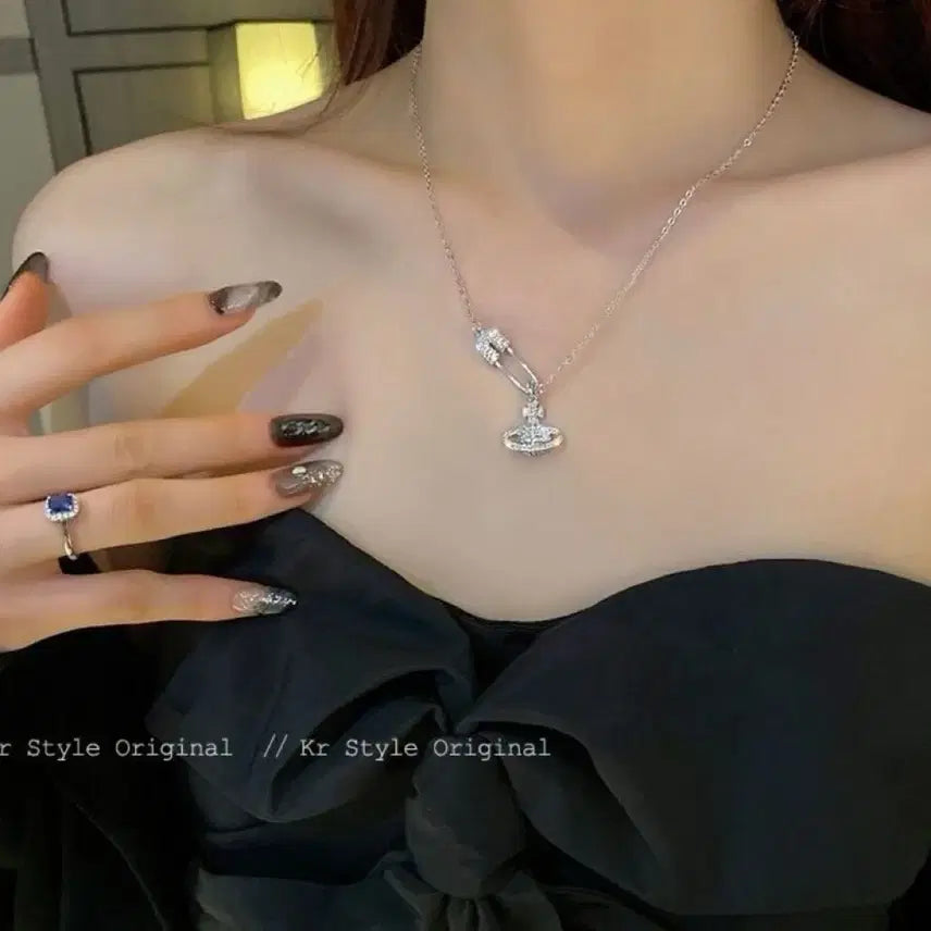 [BUNJANG] Vivienne Pearl Orb Safety Pin Necklace (Gold/Silver) / 비비안 옷핀 목걸이 (골드,실버)