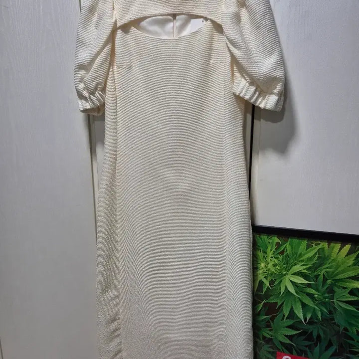 [BUNJANG] OUTSHELL Ivory Puff Sleeve Midi Dress / (타임세일)(새상품)OUTSHELL 아이보리 퍼프 반팔 원피스