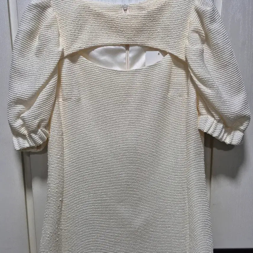 [BUNJANG] OUTSHELL Ivory Puff Sleeve Midi Dress / (타임세일)(새상품)OUTSHELL 아이보리 퍼프 반팔 원피스