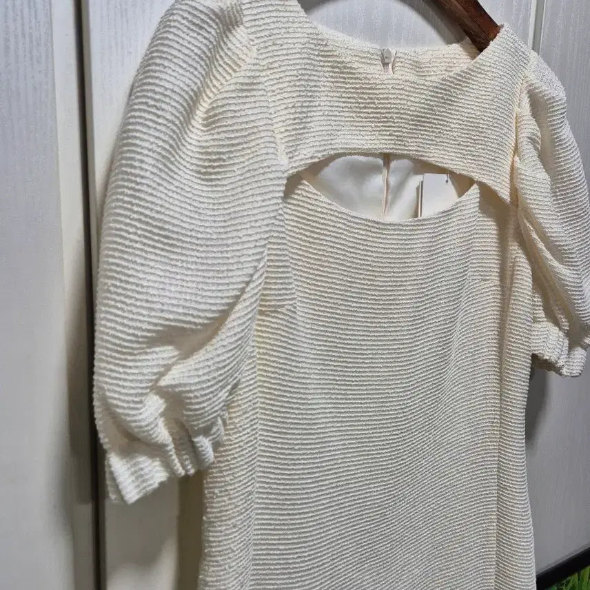 [BUNJANG] OUTSHELL Ivory Puff Sleeve Midi Dress / (타임세일)(새상품)OUTSHELL 아이보리 퍼프 반팔 원피스