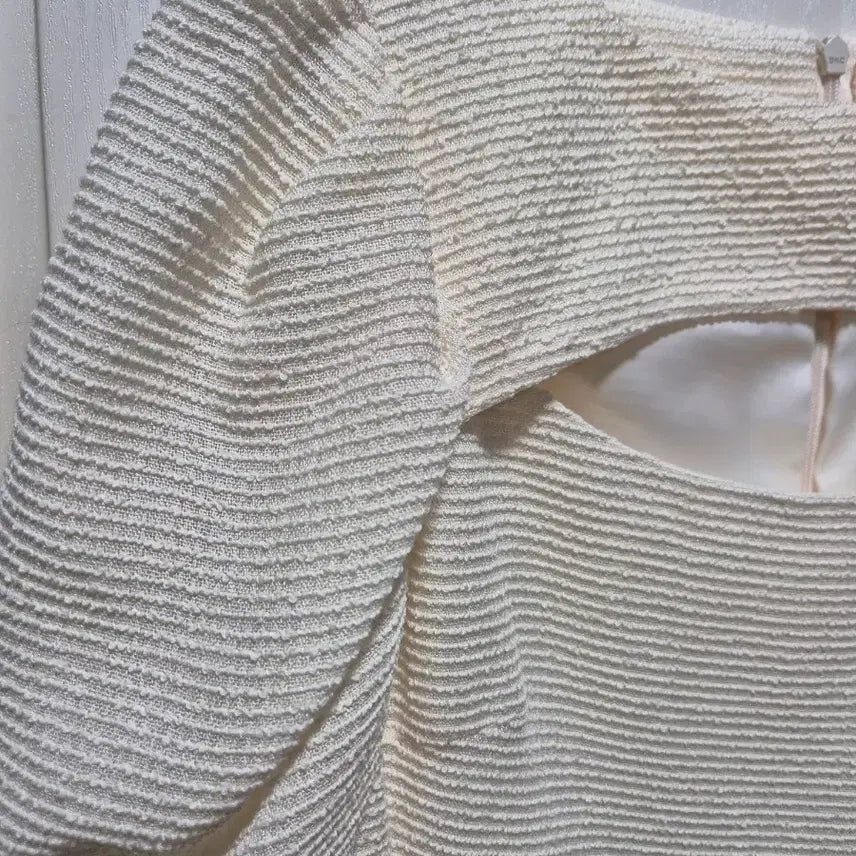 [BUNJANG] OUTSHELL Ivory Puff Sleeve Midi Dress / (타임세일)(새상품)OUTSHELL 아이보리 퍼프 반팔 원피스