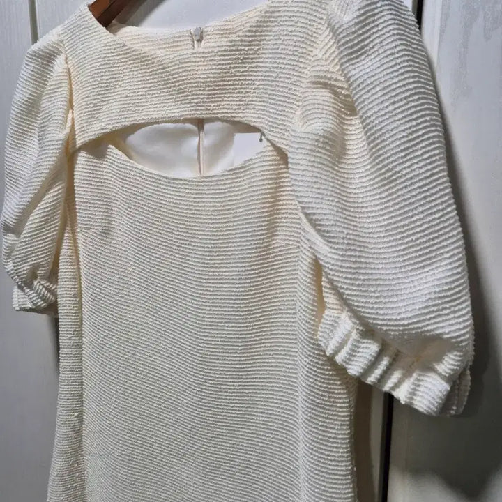 [BUNJANG] OUTSHELL Ivory Puff Sleeve Midi Dress / (타임세일)(새상품)OUTSHELL 아이보리 퍼프 반팔 원피스