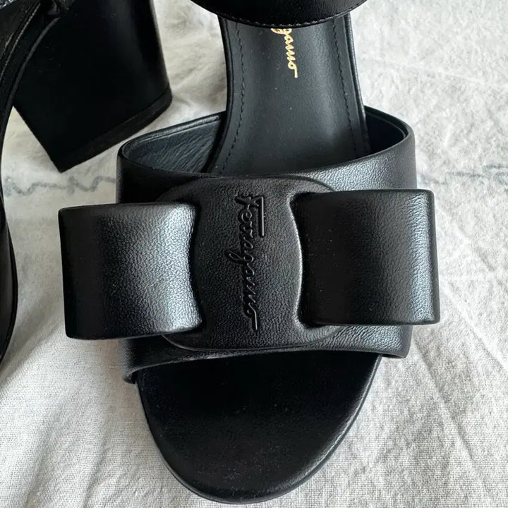 [BUNJANG] Salvatore Ferragamo Vara Bow Sandals / 페레가모 바라 리본 샌들