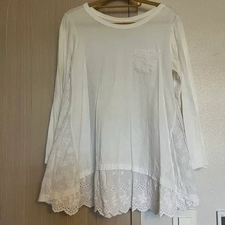 [BUNJANG] White Embroidered Lace Hem Long T-Shirt / 프리싸이즈 사랑스러운 화이트 자수 레이스 헴 롱 티셔츠