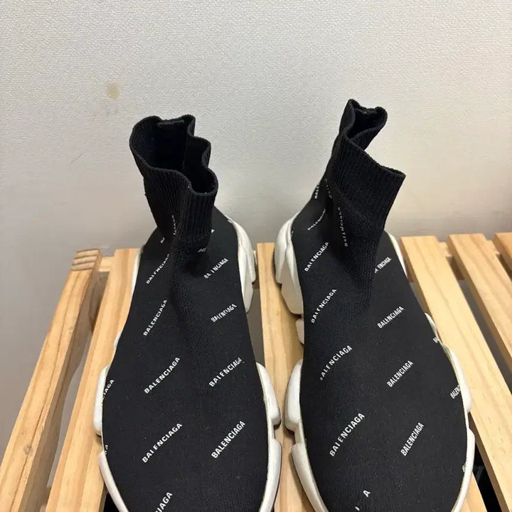 [SOLD OUT] 발렌시아가 스피드러너 블랙 36