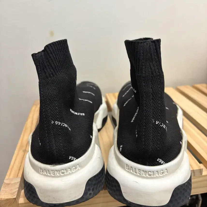 [SOLD OUT] 발렌시아가 스피드러너 블랙 36