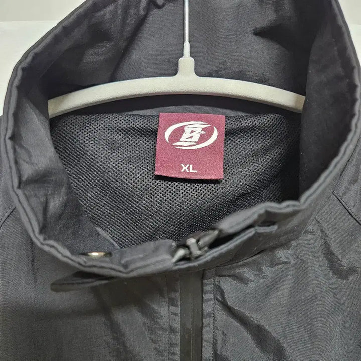 [BUNJANG] 바이젝 Bysec 백로고 바람막이.점퍼 XL / 바이젝 Bysec 백로고 바람막이.점퍼 XL
