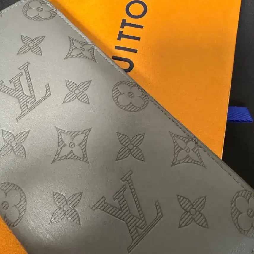 [BUNJANG] Louis Vuitton Monogram Eclipse Brazza Wallet / 루이비통 모노그램 이클립스 브라짜 월릿 장지갑 m61697