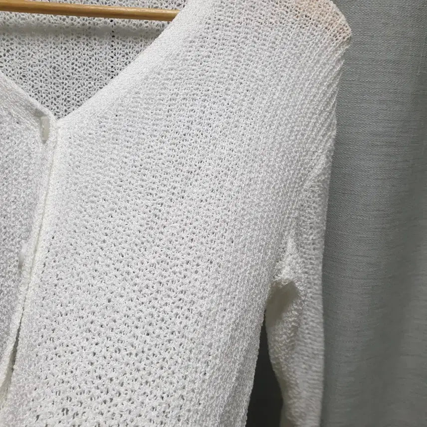 [BUNJANG] White V-Neck Knit Cardigan Summer Essential / [새상품] 화이트 브이넥 니트 여름 가디건 살안타템