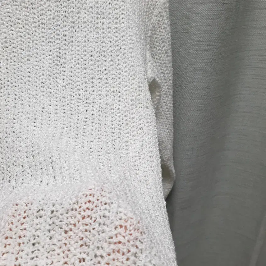 [BUNJANG] White V-Neck Knit Cardigan Summer Essential / [새상품] 화이트 브이넥 니트 여름 가디건 살안타템