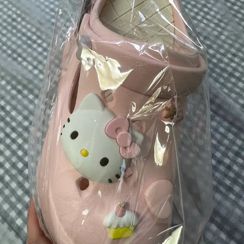 [SOLD OUT] 새상품) 헬로키티 통굽 샌들 250
