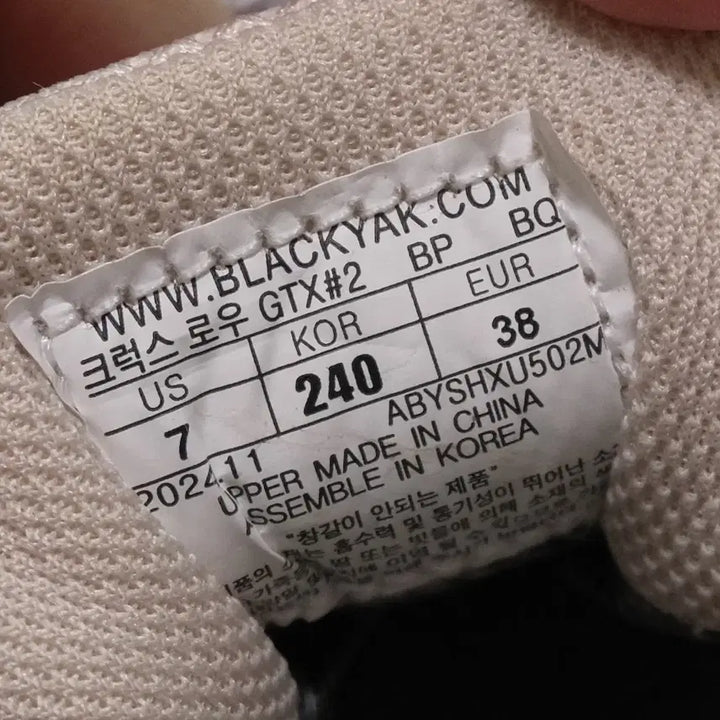 [BUNJANG] Black Yak Crux Low 240mm Hiking Shoes / 무료배송) 블랙야크 크럭스로우 운동화 트레킹화 240mm