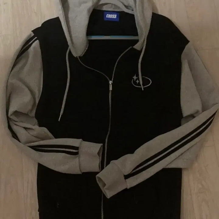 [BUNJANG] Cross Dress Lee Hooded Zip-up Jacket / 크로스드레슬리 후드집업 블랙그레이