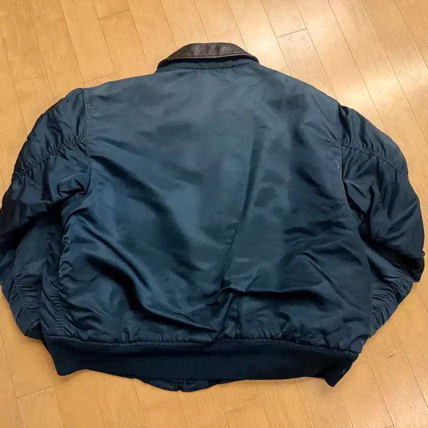 [BUNJANG] Alpha Industries 2003 FLT 45/P Leather Collar Patch Flight Bomber Jacket (L) / [알파인더스트리] 00s FLT 45/P 가죽카라 패치 항공점퍼 (L)