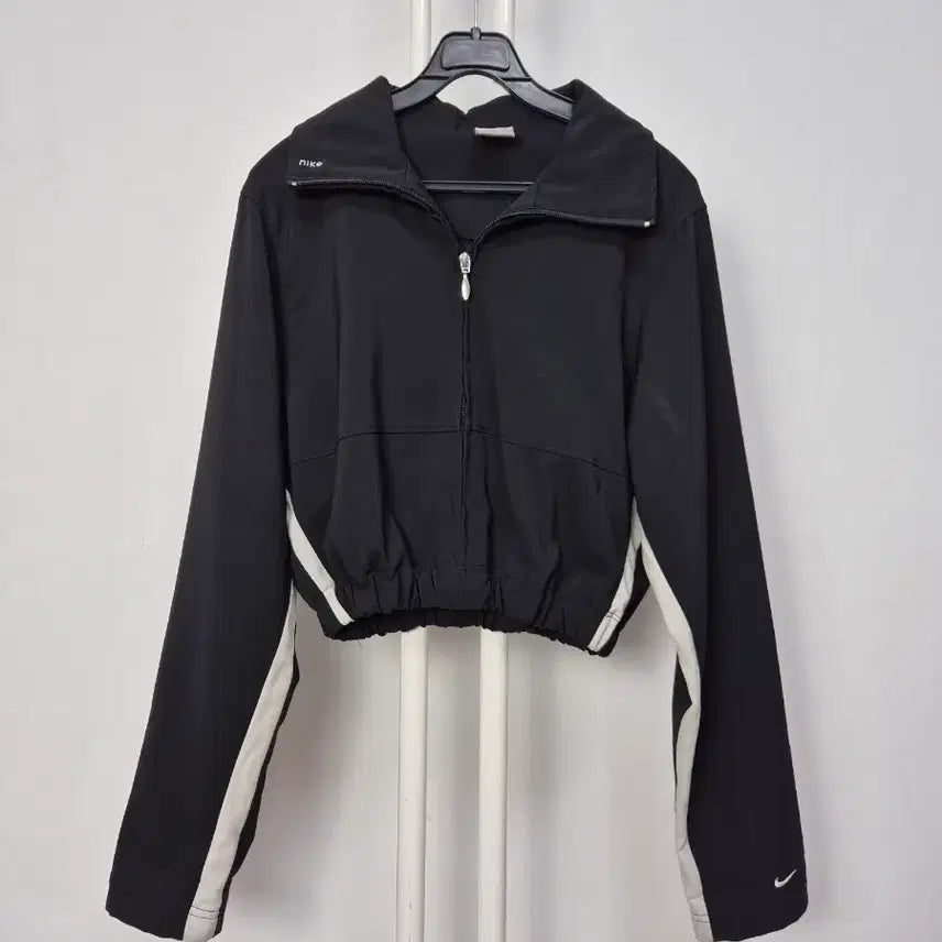 [BUNJANG] Nike Black Cropped Track Jacket / 나이키 블랙 크롭 트랙 자켓