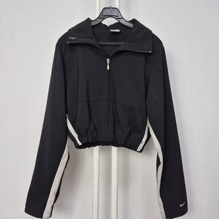 [BUNJANG] Nike Black Cropped Track Jacket / 나이키 블랙 크롭 트랙 자켓