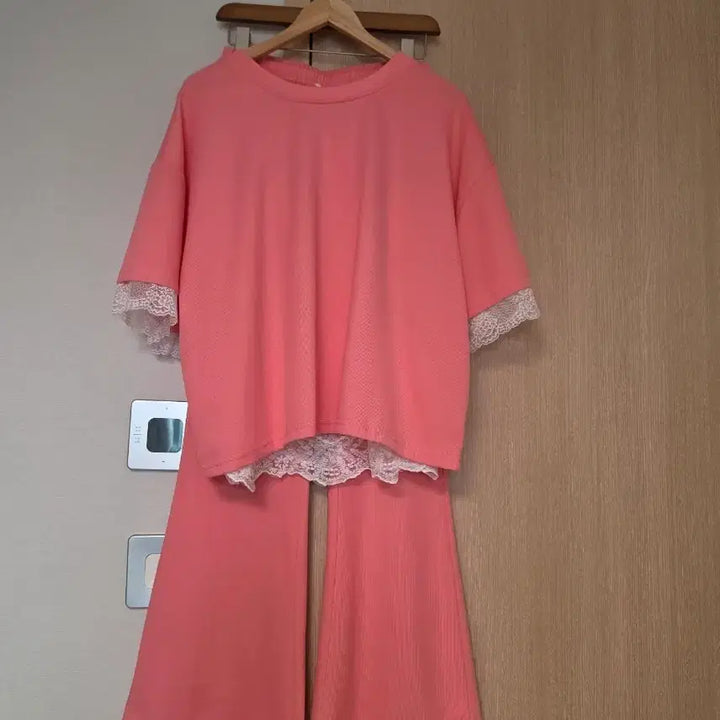[BUNJANG] Lace Trimmed Pink Top and Bottom Set / 레이스 트리밍 핑크색 상하의 세트