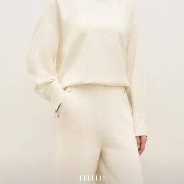 [BUNJANG] The Cashmere Silk Blend Mock Neck Top / 더캐시미어 실크 블렌드 모크넥 탑