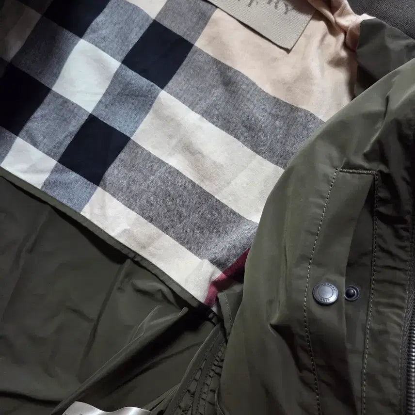 [BUNJANG] Burberry Brit Nylon Harrington Bomber Crop Jacket / 버버리 브릿 나일론 해링턴 보머 블루종 크롭 자켓