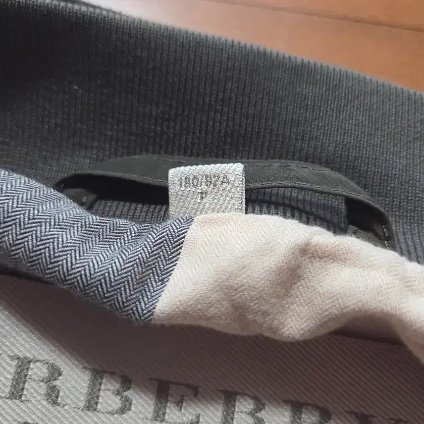 [BUNJANG] Burberry Brit Nylon Harrington Bomber Crop Jacket / 버버리 브릿 나일론 해링턴 보머 블루종 크롭 자켓
