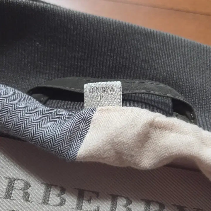 [BUNJANG] Burberry Brit Nylon Harrington Bomber Crop Jacket / 버버리 브릿 나일론 해링턴 보머 블루종 크롭 자켓