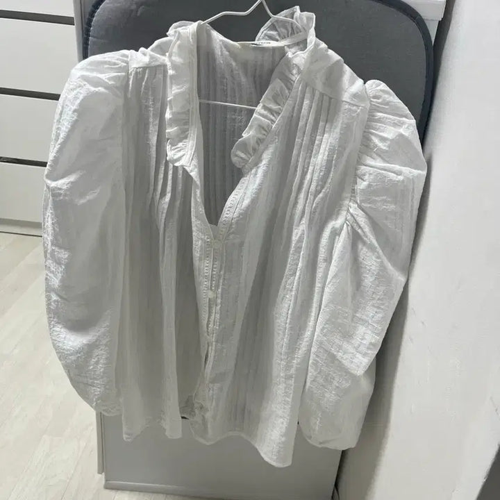 [BUNJANG] OOHH! OOHH! Magella Volume Blouse White / 오브오브 마젤라 볼륨 블라우스 화이트