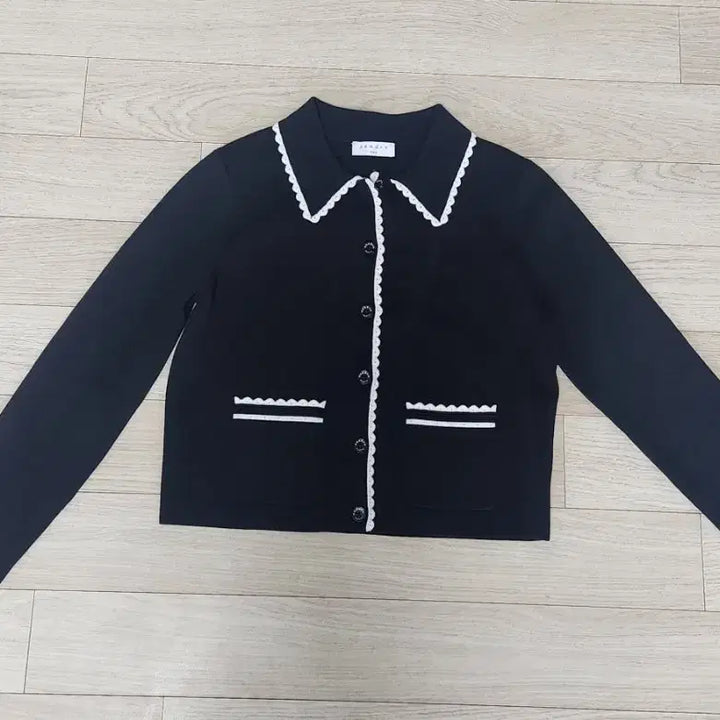 [BUNJANG] Sandro Black Cardigan Jacket with White Lace Trim / 산드로 블랙 가디건 자켓 화이트 레이스 트리밍