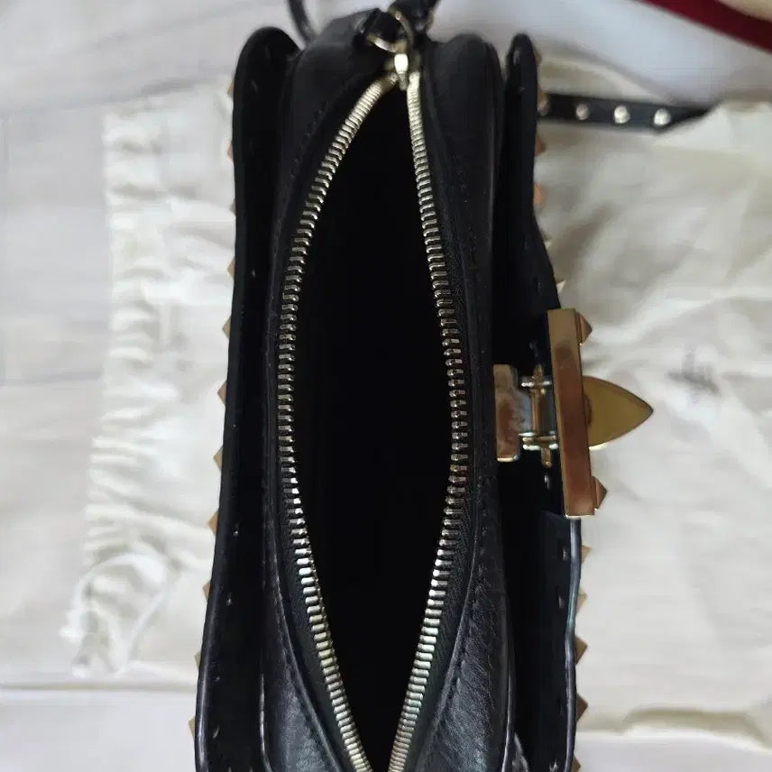 [BUNJANG] Valentino Rockstud Crossbody Bag / 발렌티노 락스터드 크로스백 (정품