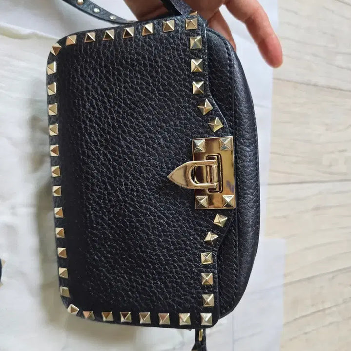 [BUNJANG] Valentino Rockstud Crossbody Bag / 발렌티노 락스터드 크로스백 (정품