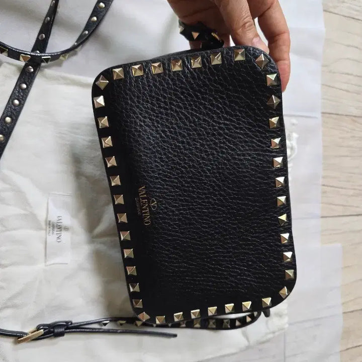 [BUNJANG] Valentino Rockstud Crossbody Bag / 발렌티노 락스터드 크로스백 (정품