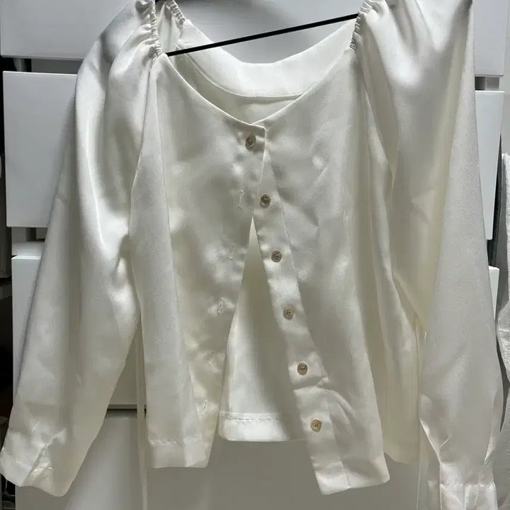 [BUNJANG] Levain Off-Shoulder Blouse / 르베인 오프숄더 블라우스
