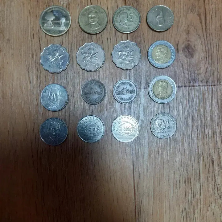 [BUNJANG] Foreign Coin Collection Bundle (Thailand, Hong Kong, USA, Japan, Philippines, etc.) with 25mm Coin Capsules / 외국 동전  (태국, 홍콩, 미국,일본, 필리핀 등)