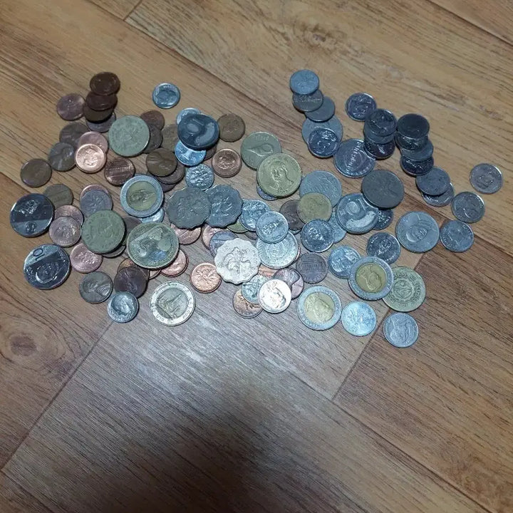 [BUNJANG] Foreign Coin Collection Bundle (Thailand, Hong Kong, USA, Japan, Philippines, etc.) with 25mm Coin Capsules / 외국 동전  (태국, 홍콩, 미국,일본, 필리핀 등)