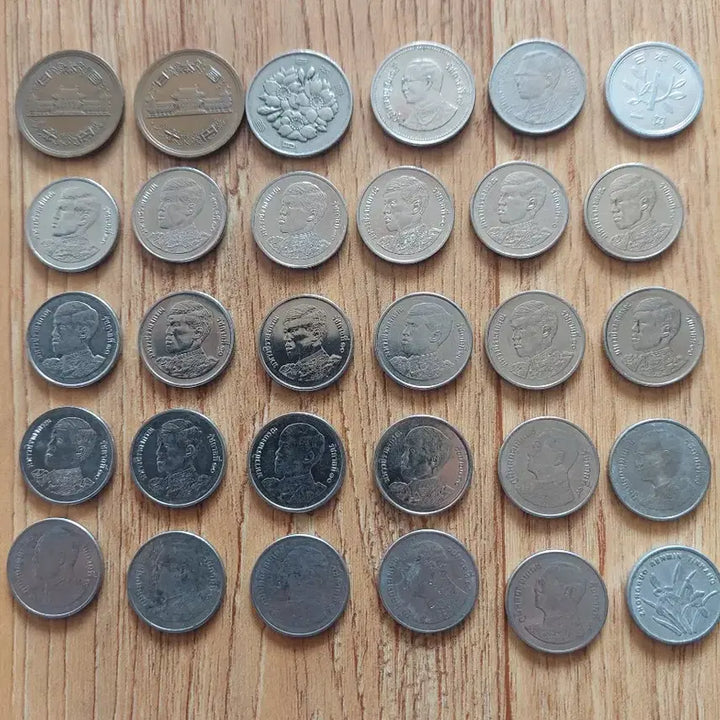 [BUNJANG] Foreign Coin Collection Bundle (Thailand, Hong Kong, USA, Japan, Philippines, etc.) with 25mm Coin Capsules / 외국 동전  (태국, 홍콩, 미국,일본, 필리핀 등)