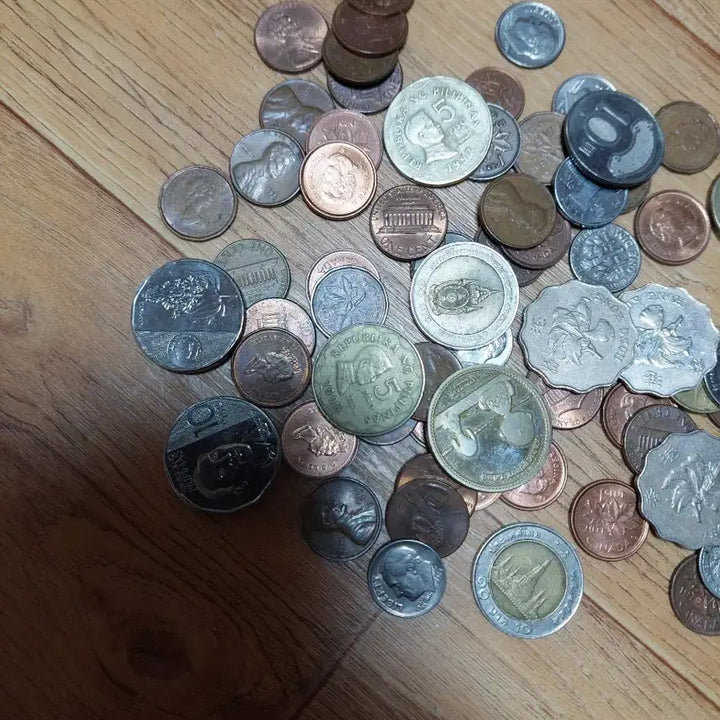 [BUNJANG] Foreign Coin Collection Bundle (Thailand, Hong Kong, USA, Japan, Philippines, etc.) with 25mm Coin Capsules / 외국 동전  (태국, 홍콩, 미국,일본, 필리핀 등)