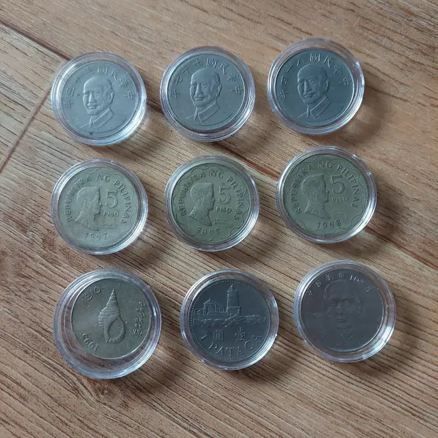 [BUNJANG] Foreign Coin Collection Bundle (Thailand, Hong Kong, USA, Japan, Philippines, etc.) with 25mm Coin Capsules / 외국 동전  (태국, 홍콩, 미국,일본, 필리핀 등)