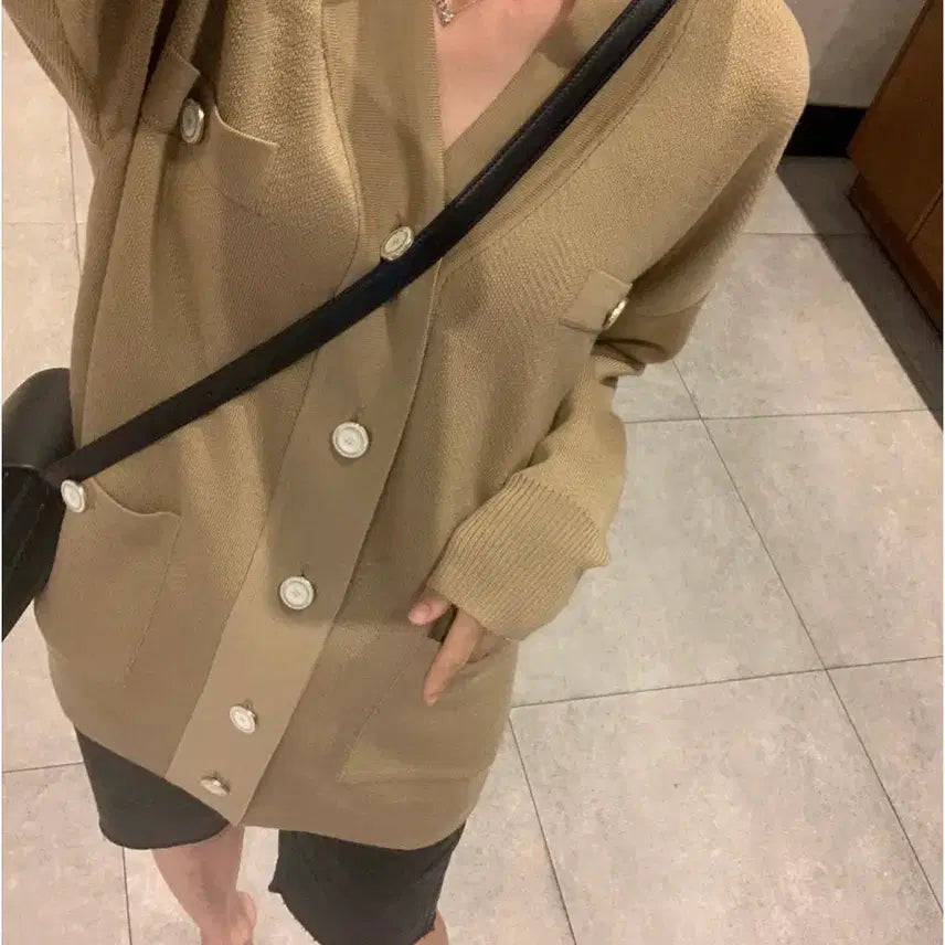 [SOLD OUT] Umer 유메르 버트니 가디건