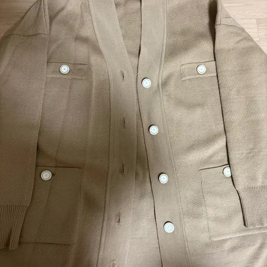 [SOLD OUT] Umer 유메르 버트니 가디건