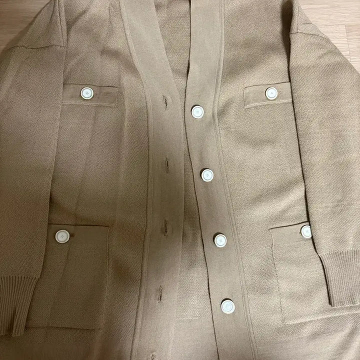 [SOLD OUT] Umer 유메르 버트니 가디건