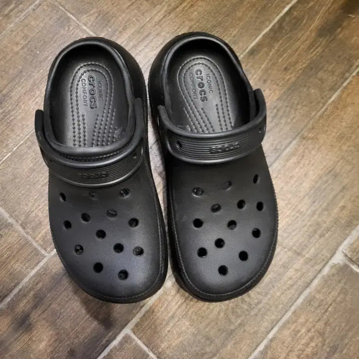 [BUNJANG] Crocs Classic Clog Black M4 W6 / 크록스 클래식 클로그 블랙 m4 w6